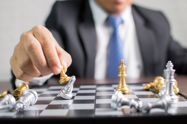 Logischer, strategischer Aufbau wie beim Schach
